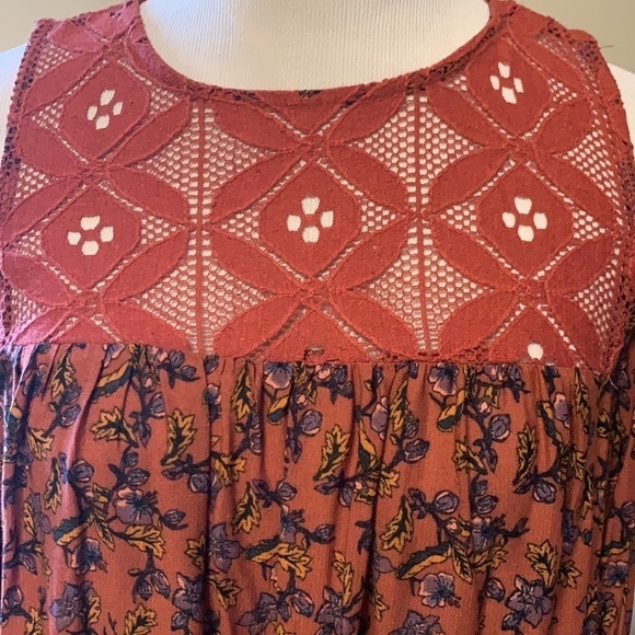 Xhilaration cold shoulder top, floral and lace - Picture 4 of 12